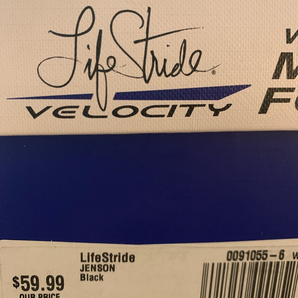 Memory foam heeled shoe